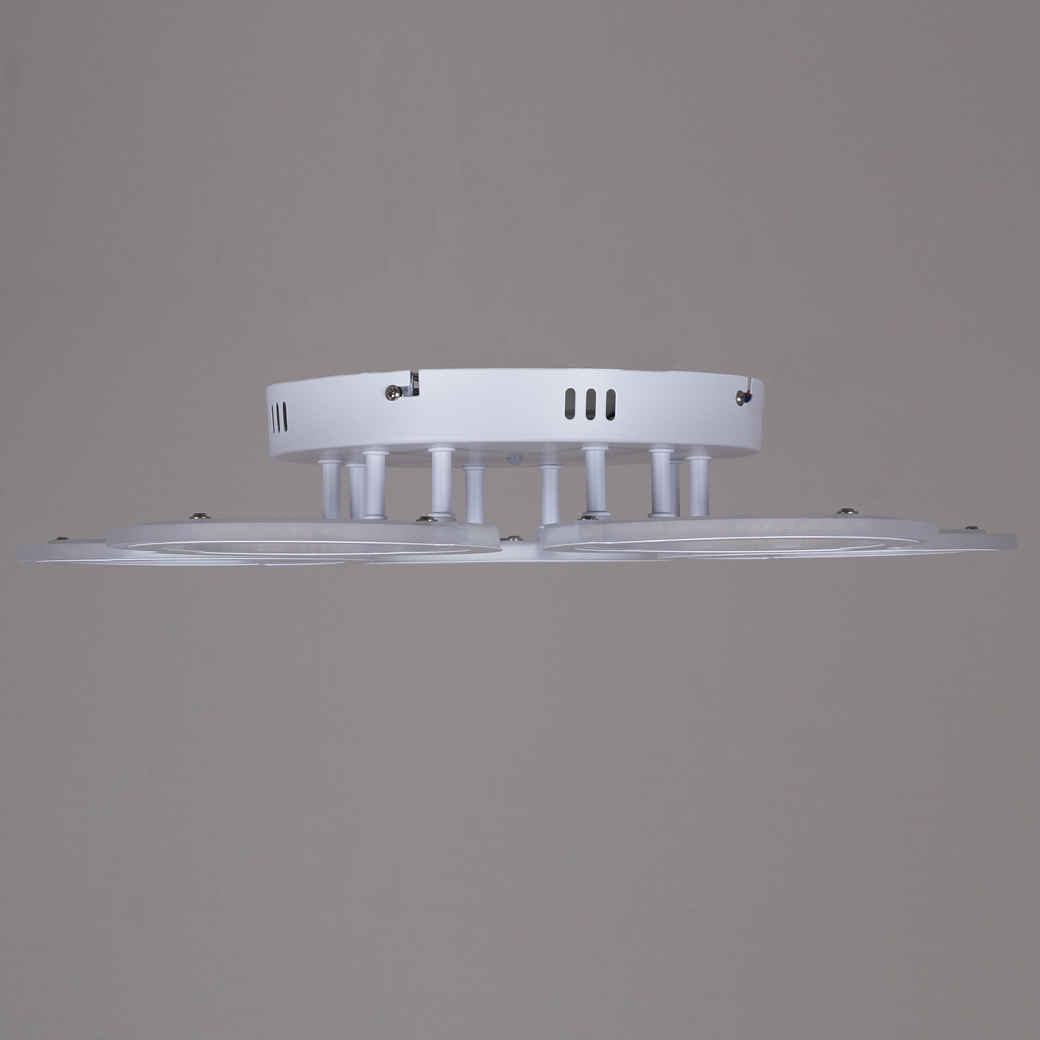 Светильник потолочный светодиодный 09820-3.3-05 WH LED 90W 3000-6000К ПДУ S=16м2 *1