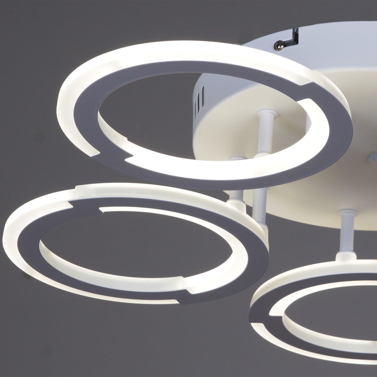 Светильник потолочный светодиодный 09820-3.3-05 WH LED 90W 3000-6000К ПДУ S=16м2 *1