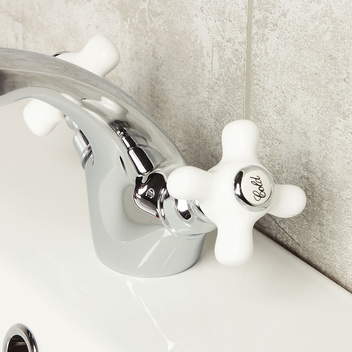 Смеситель для умывальника Potato P1063, короткий излив, двухвентильный