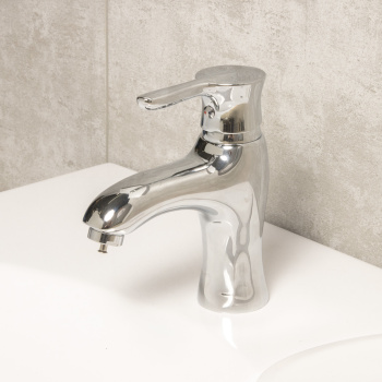 Смеситель для умывальника Potato P1211N с гигиенической лейкой *1/10