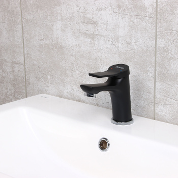 Смеситель для умывальника Potato P12292BL с гигиенической лейкой, черный матовый *1/10