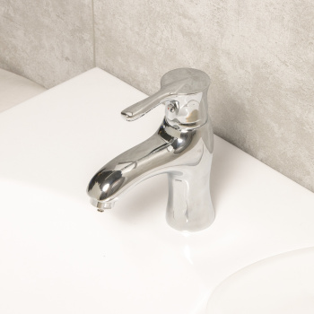 Смеситель для умывальника Potato P1211N с гигиенической лейкой *1/10